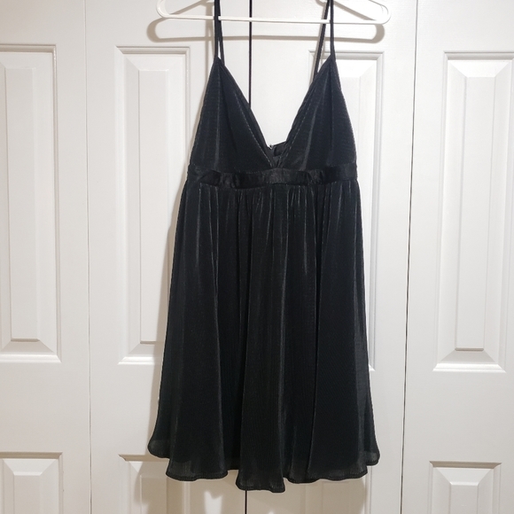 SHOW Me Your Mumu Pleated Eva Dress in Black Size Large - Picture 2 of 10